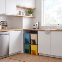 4 cubos de basura apilables de 20 l de color gris y marron