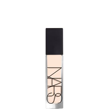 Base de maquillaje de resplandor natural de larga duración NARS Cosmetics (Varios tonos) - Yulong