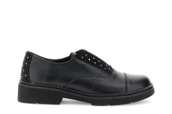 derby con inserciones de pedrería y tachuelas black
