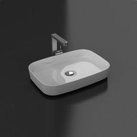 lavabo blanco brillante sobre encimera siena de marmol cultivado