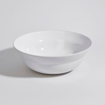 Ensaladera de cerámica blanca