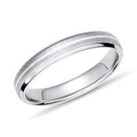 anillo moderno titanio con incrustaciones plata 4mm ancho