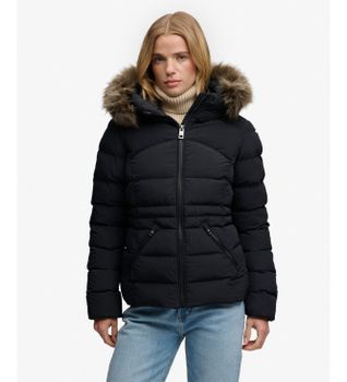 Superdry para mujer. W5012184A Chaqueta Acolchada Fuji con Pelo Sintético y Capucha negro (S), Casual, Poliéster