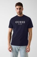 camiseta con logo bordado