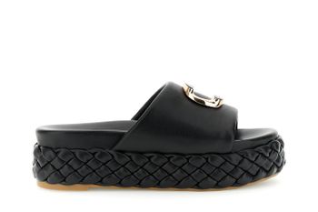zapatilla con fondo trenzado y accesorio black