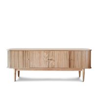 soporte de tv de madera beige con cortinas
