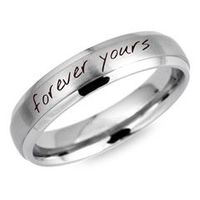 anillo de acero inoxidable de alta calidad con grabado laser incluido