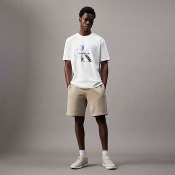 Calvin Klein Jeans. Camiseta con gráfico Blanca J30J327483-YAF