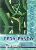 pedaleando en el agua