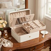 caja organizadora de joyas con bandeja y espejo de color blanco