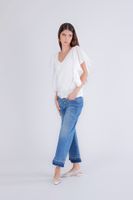 top de mujer con puntada de encaje y mangas con volantes off white
