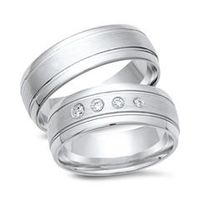 alianzas 8 quilates oro blanco 4 diamantes