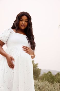 Bump It Up Maternity Vestido Blanco Algodón Con Bordados