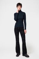 jeans denim flare con estampado floqueado flocked denim 24