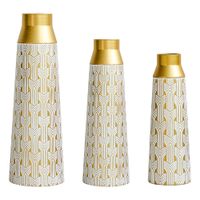 set de 3 jarrones de suelo de metal dorado diseno geometrico