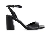 sandalias de piel con cierre en el tobillo black