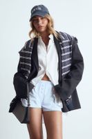 pantalon corto con botones azul