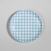 plato de postre de gres con cuadros vichy azul