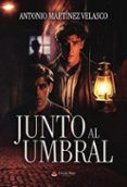 junto al umbral