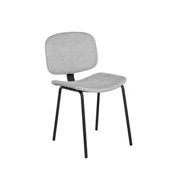 Silla tapizada gris claro con asiento y respaldo curvo