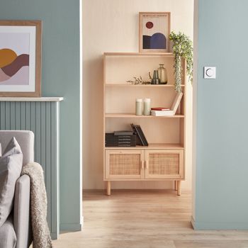 Librería con caña y efecto madera, 3 niveles y 2 puertas, natural