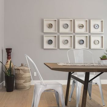 Silla de metal sin apoyabrazos blanco