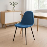 silla con patas de metal y asiento en terciopelo azul