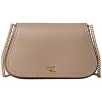 calvin klein jeans cartera ck curved wallet on chain para mujer
