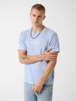 camiseta con logo impreso