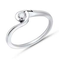anillo de compromiso de oro blanco de 14 quilates con diamante