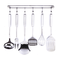 juego utensilios de cocina de acero inoxidable 7 piezas kaiser 1 colgador 1 cucharon 1 tenedor de trinchar 1 espumadera 1 prensa patatas 1 batidor de varillas 1 espatula