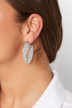 Pendientes De Aros Plateados Con Diseño De Hojas