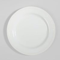 plato llano de ceramica blanca con ribete en relieve