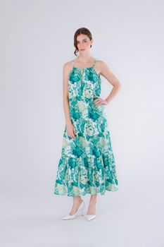 vestido largo de tirantes finos en muselina estampada green flower s