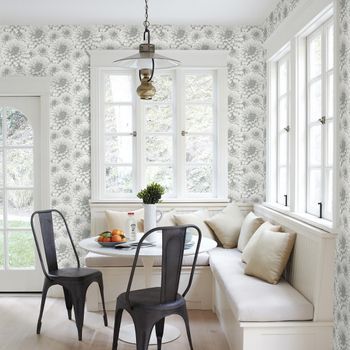Papel Pintado Vinílico Ecológico Nórdico De Flores Dalias Gris Y Blanco - Morris Flowers 680662 De Gaulan - Rollo De 10 M X 0,53 M