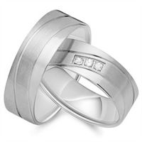 alianzas 8 quilates oro blanco 3 diamantes