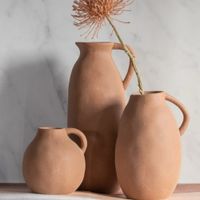 jarron alto con asa de ceramica naranja 15x13x36 cm
