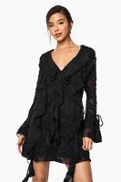 vestido recto en tela desgastada con estampado de flores y volante negro