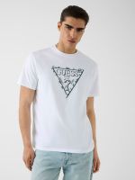 camiseta con logo de triangulo