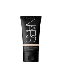 hidratante con color nars cosmetics pure radiant spf30pa - diferentes colores - terre-neuve