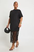 vestido camiseta plus midaxi con detalle de encaje negro