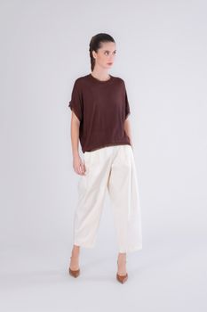 suéter de mujer con mangas de murciélago y ribete de tela dark brown