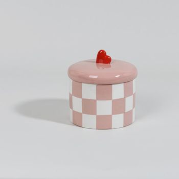 Caja decorativa redonda de porcelana con damero y corazón
