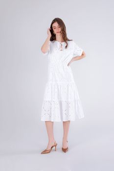 vestido con volantes en san gallo white