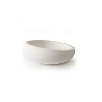 Compartimento pequeño de hormigón blanco