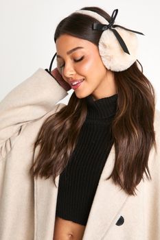 Orejeras De Pelo Sintético Con Lazo, Beige