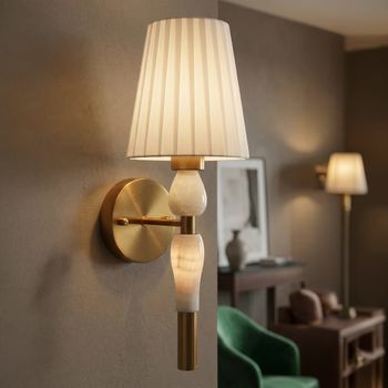 Lámpara de pared de metal, cristal y tela dorada y blanca