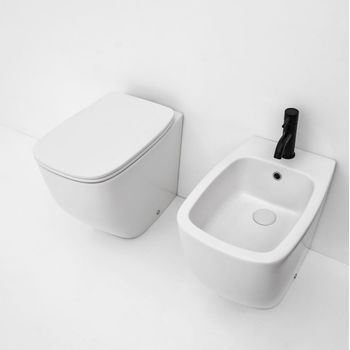 Pareja De Bidé E Inodoro De Pie Blanco Mate Con Tapa De Inodoro
