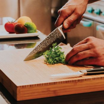 Cuchillo de chef 20 cm con protección  negro