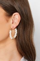 pendientes dorados de aro con concha